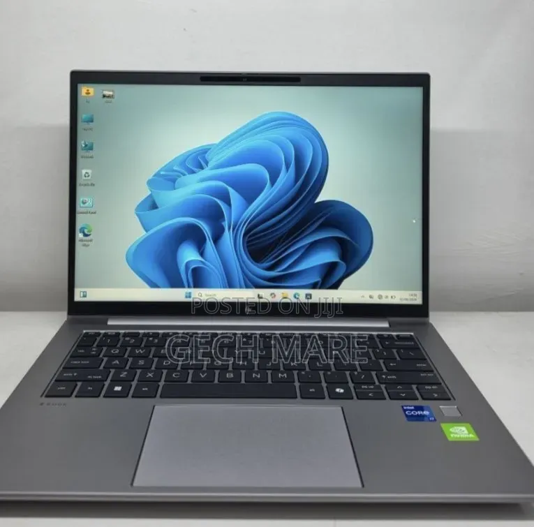 New Laptop HP ZBook Firefly G9 16GB Intel Core i7 SSD 512GB