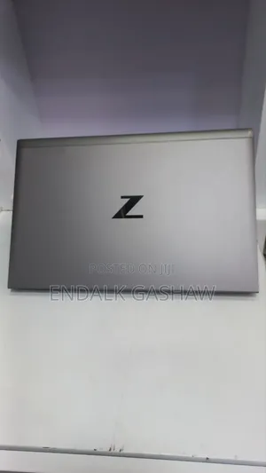 New Laptop HP ZBook Firefly G8 16GB Intel Core i7 SSD 512GB