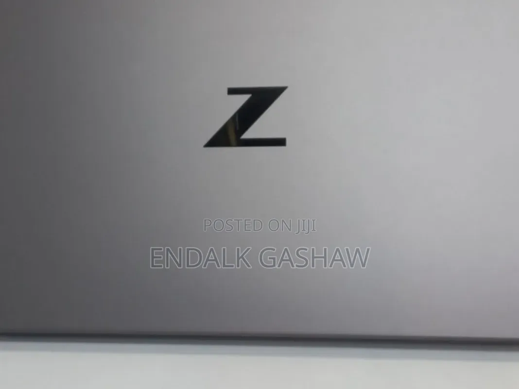 New Laptop HP ZBook Firefly G8 16GB Intel Core i7 SSD 512GB