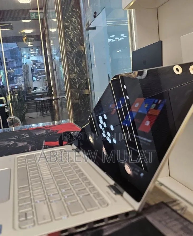New Laptop HP Spectre X360 8GB Intel Core i5 SSD 256GB