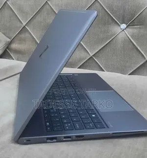 New Laptop HP ZBook Firefly G9 16GB Intel Core i7 SSD 1T