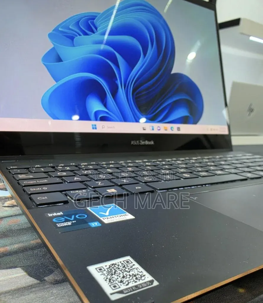 New Laptop Asus Zenbook 15 OLED 16GB Intel Core i7 SSD 512GB