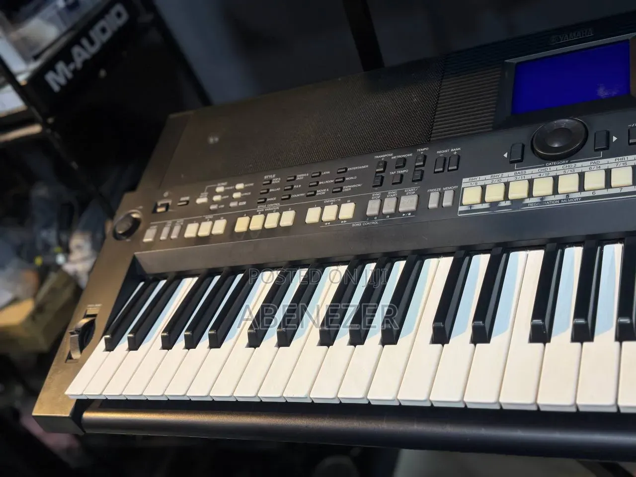 Yamaha PSR S650 Piano Keyboard