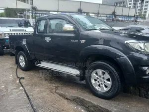 Toyota Hilux 2010 Black
