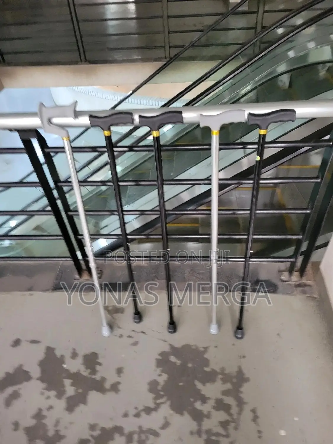 Cane柺与walking Stick//works for Both Left and Right Hand Use.