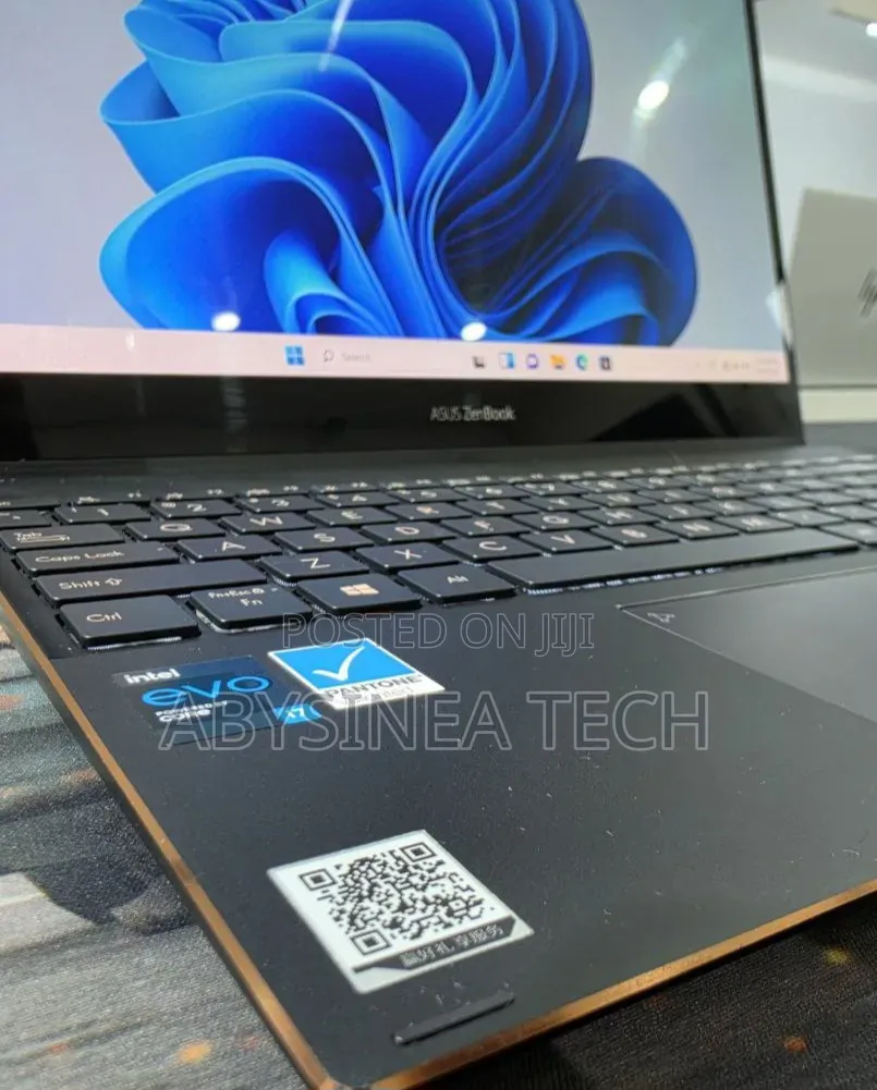 New Laptop Asus Zenbook 14 16GB Intel Core i7 SSD 512GB