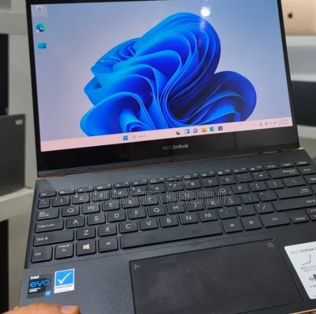New Laptop Asus Zenbook 13 OLED 16GB Intel Core i7 SSD 512GB