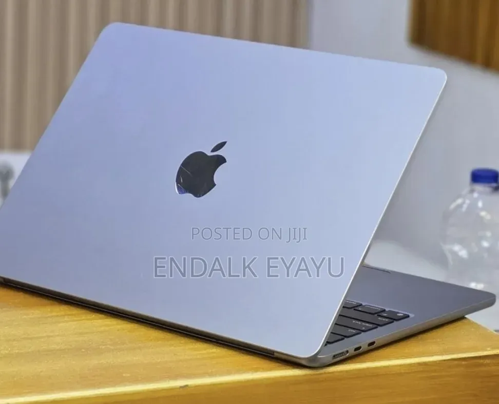 New Laptop Apple MacBook Air 2022 M2 8GB Apple M2 SSD 256GB