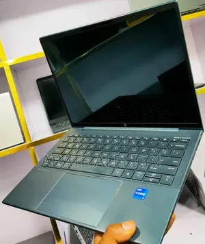 New Laptop HP Dragonfly G1 16GB Intel Core i7 SSD 512GB