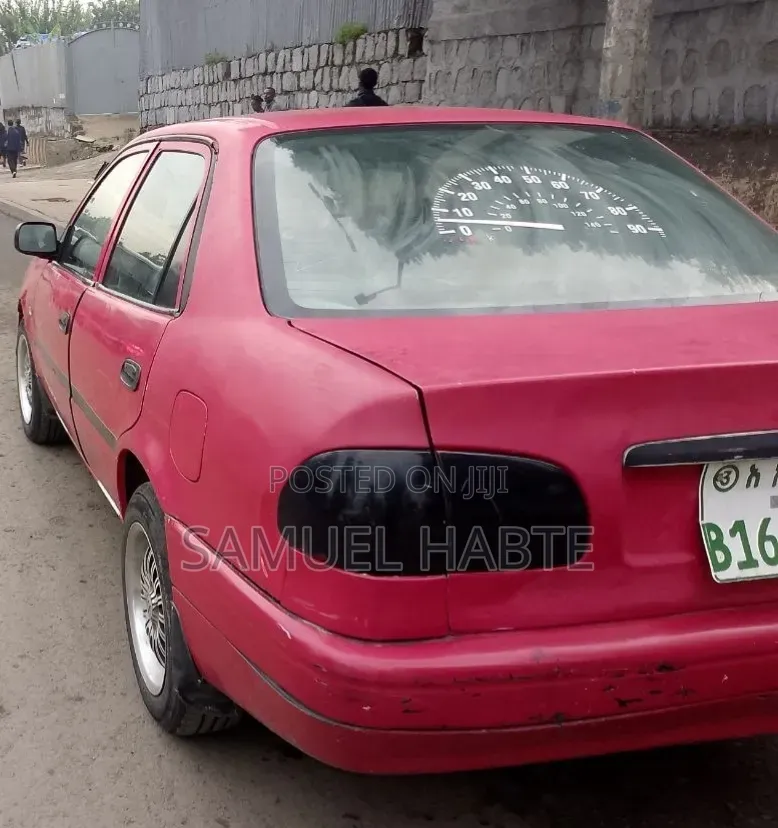 Toyota Corolla 2000 Red