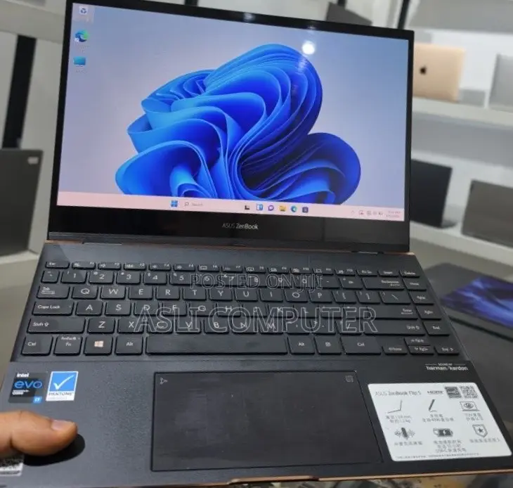 New Laptop Asus Zenbook 14 16GB Intel Core i7 SSD 512GB