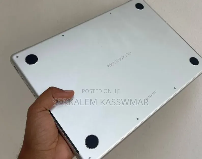 New Laptop Apple MacBook Pro 2024 M4 Pro 16GB Apple M4 Pro SSD 512GB