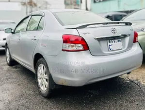Toyota Yaris 2011 White