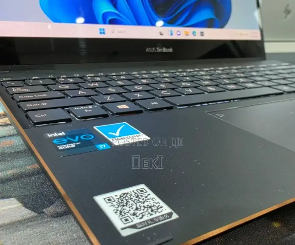 New Laptop Asus ZenBook 13 UX331UN 16GB Intel Core i7 SSD 512GB