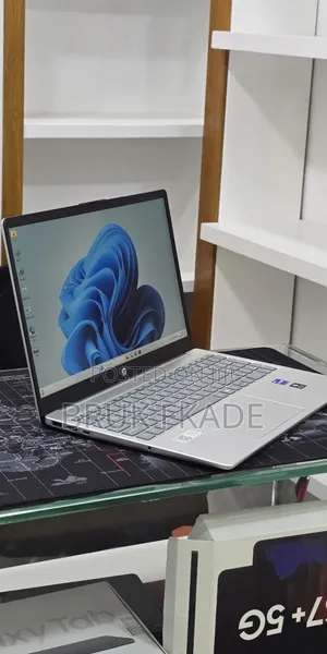 New Laptop HP Stream Notebook 16GB Intel Core i7 SSD 1T