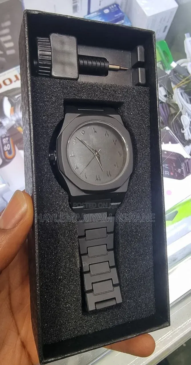 Matte Black Men's Quartz Watch With Arabic Numerals Dial