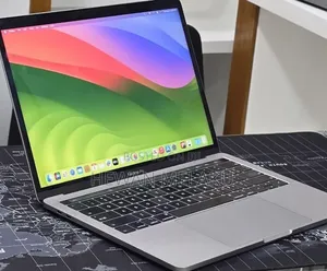New Laptop Apple MacBook Pro 2019 16GB Intel Core i7 SSD 256GB