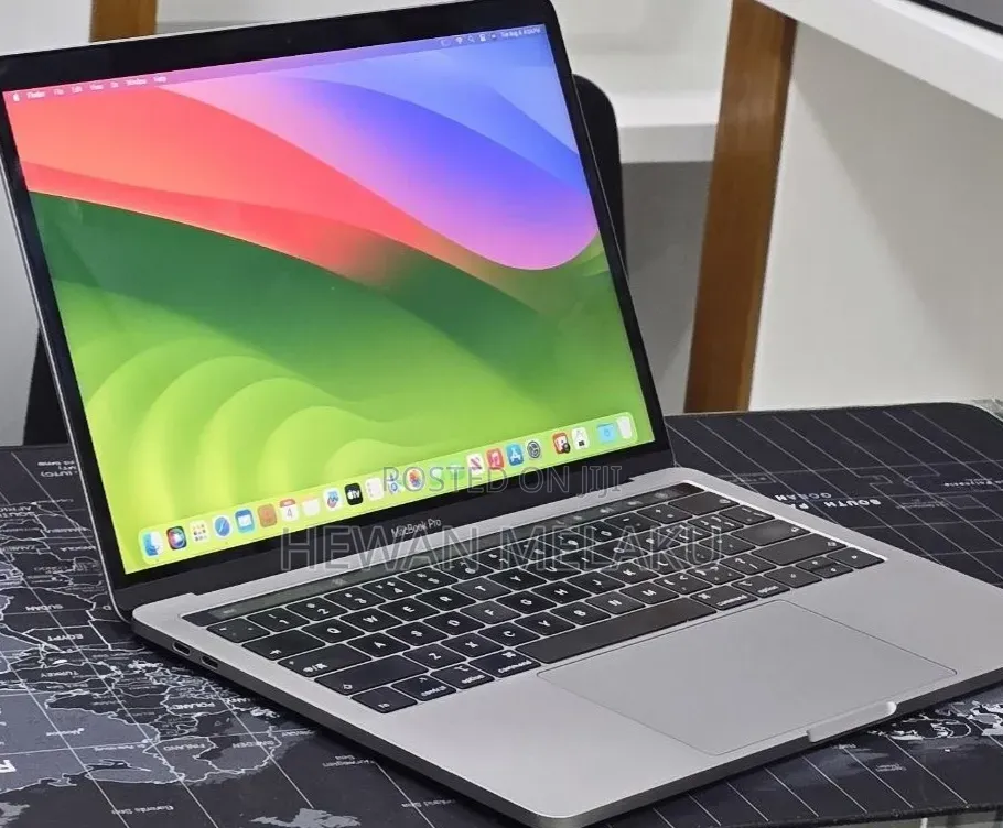 New Laptop Apple MacBook Pro 2019 16GB Intel Core i7 SSD 256GB