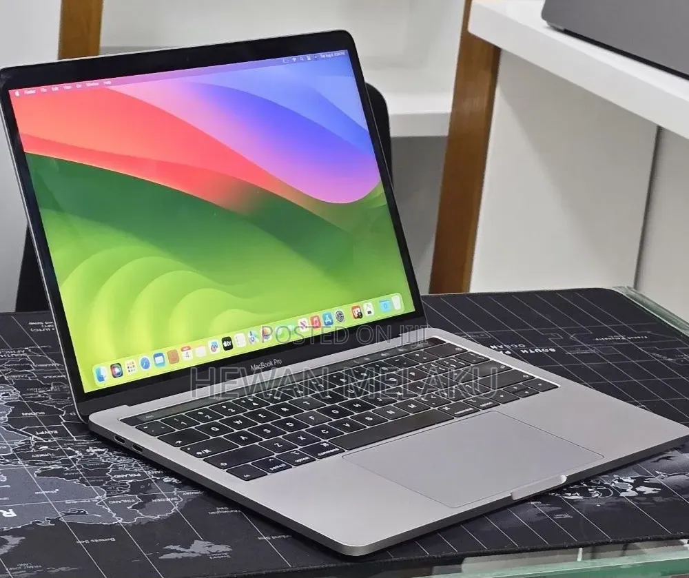 New Laptop Apple MacBook Pro 2019 16GB Intel Core i7 SSD 256GB