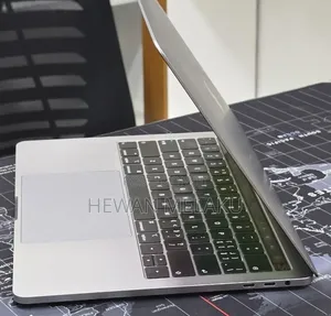 New Laptop Apple MacBook Pro 2019 16GB Intel Core i7 SSD 256GB