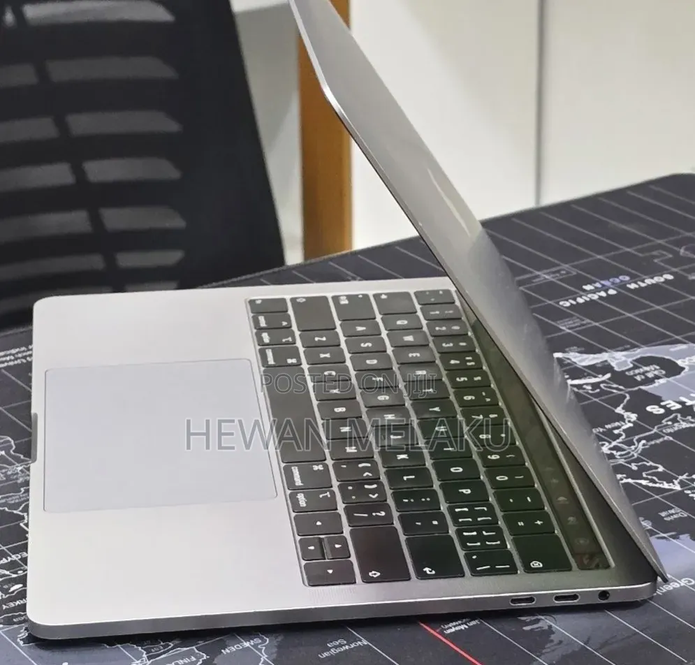 New Laptop Apple MacBook Pro 2019 16GB Intel Core i7 SSD 256GB