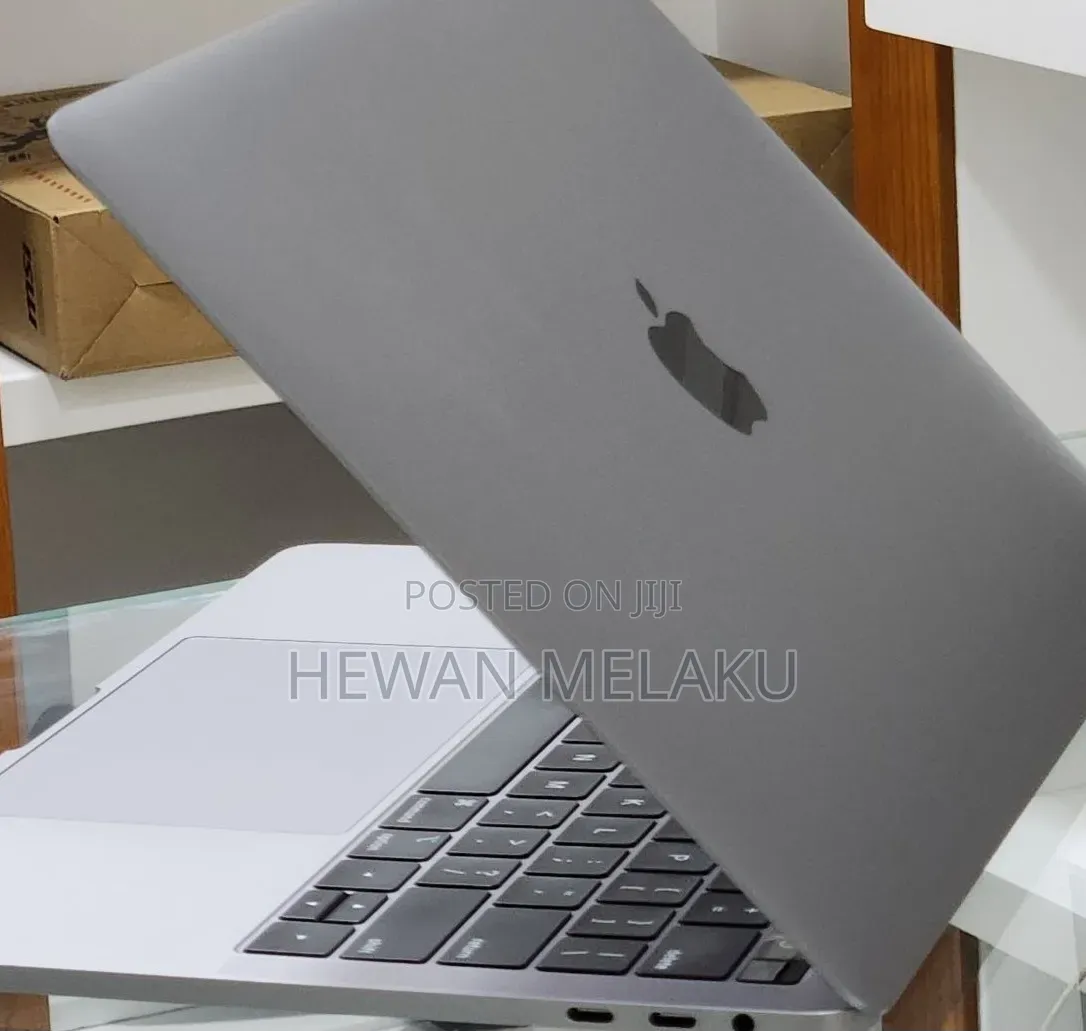 New Laptop Apple MacBook Pro 2019 16GB Intel Core i7 SSD 512GB