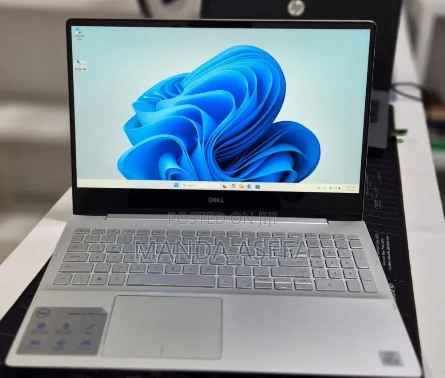New Laptop Dell Inspiron 15 8GB Intel Core i5 SSD 256GB