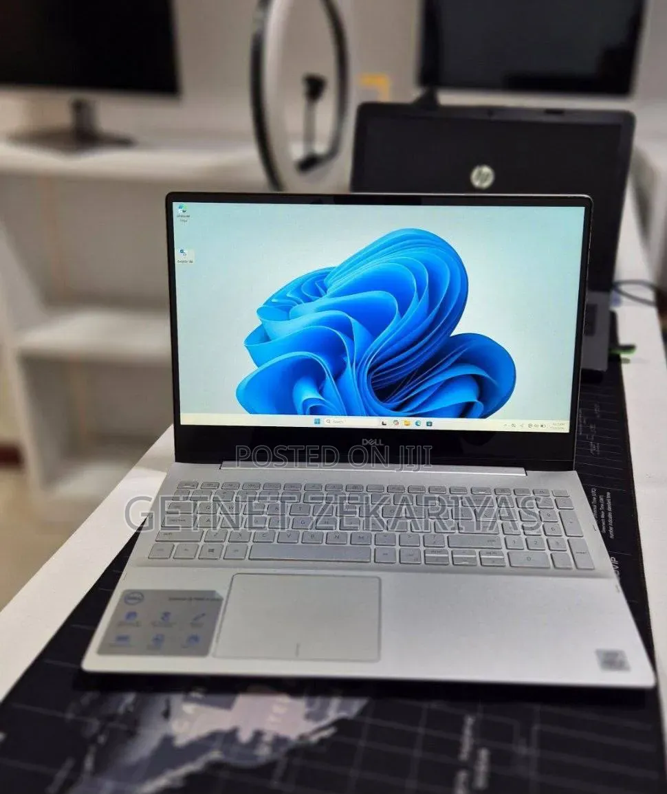 New Laptop Dell Inspiron 15 8GB Intel Core i5 SSD 256GB