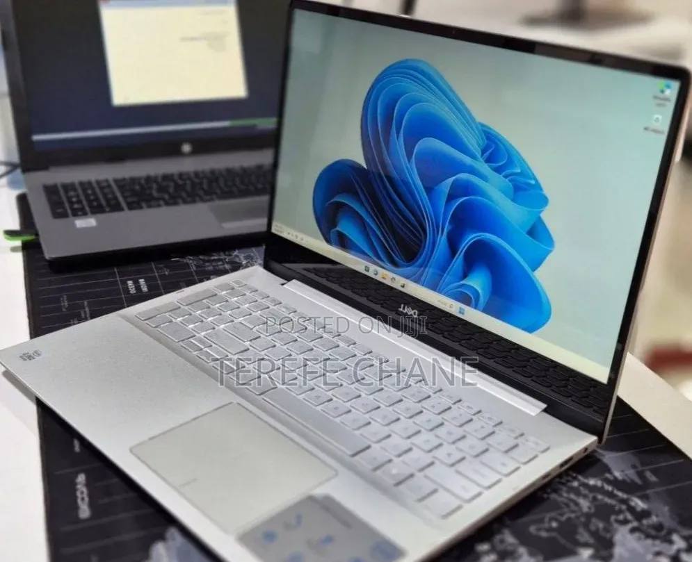 New Laptop Dell Inspiron 15 8GB Intel Core i5 SSD 256GB