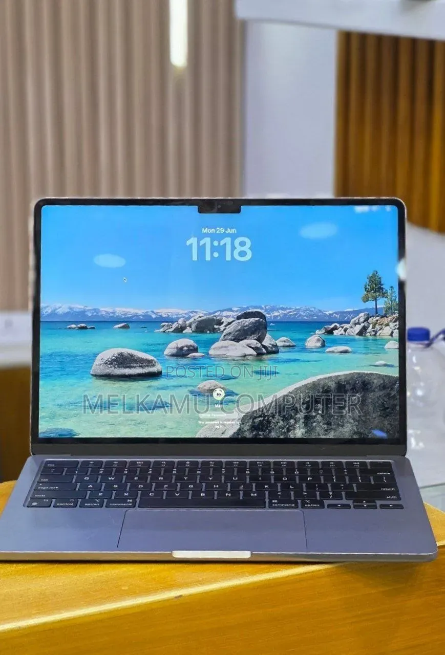 New Laptop Apple MacBook Air 2022 M2 8GB Apple M2 SSD 256GB