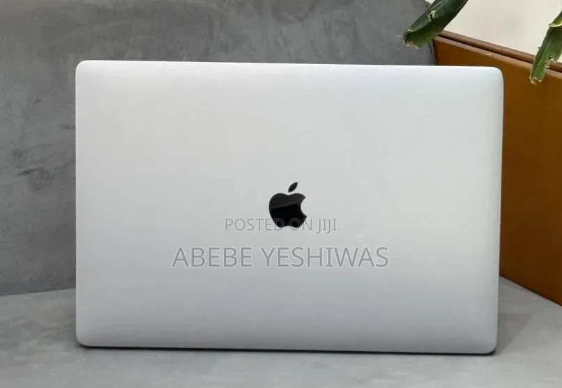 New Laptop Apple MacBook Pro 2019 16GB Intel Core i9 SSD 512GB