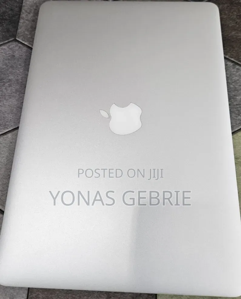 New Laptop Apple MacBook 8GB Intel Core i5 SSD 256GB