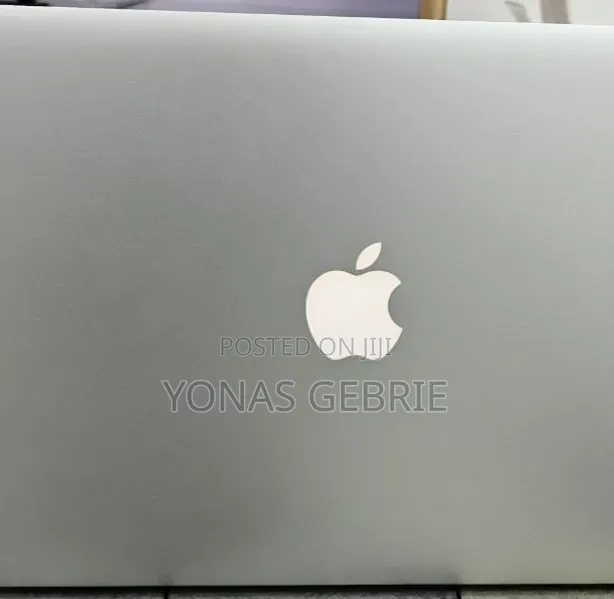 New Laptop Apple MacBook 8GB Intel Core i5 SSD 256GB
