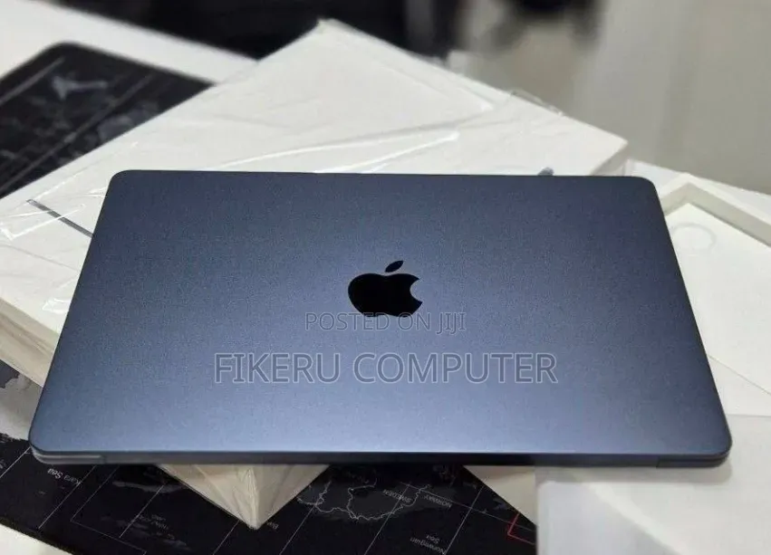 New Laptop Apple MacBook Air 2023 M2 8GB Apple M2 SSD 256GB