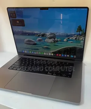 New Laptop Apple MacBook Pro 32GB Intel Core i7 SSD 512GB