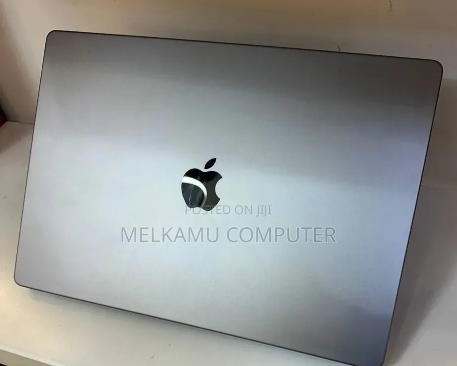 New Laptop Apple MacBook Pro 32GB Intel Core i7 SSD 512GB
