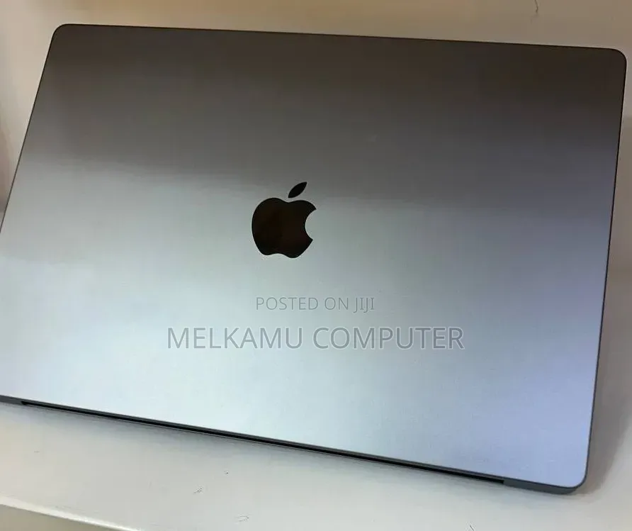 New Laptop Apple MacBook Pro 32GB Intel Core i7 SSD 512GB