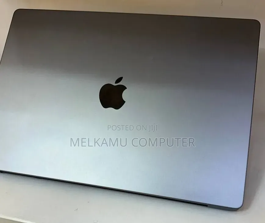 New Laptop Apple MacBook Pro 32GB Intel Core i7 SSD 512GB