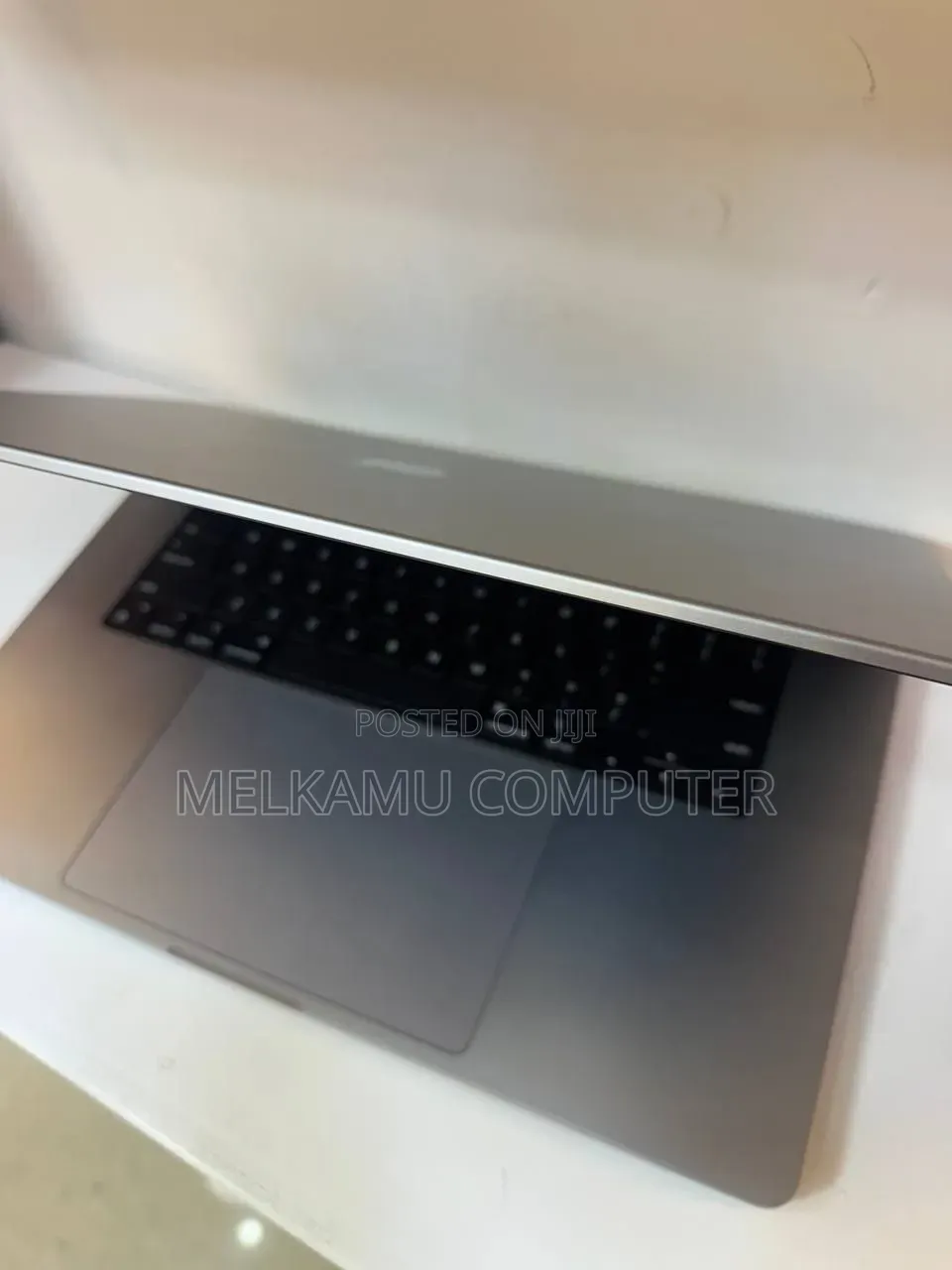 New Laptop Apple MacBook Pro 32GB Intel Core i7 SSD 512GB