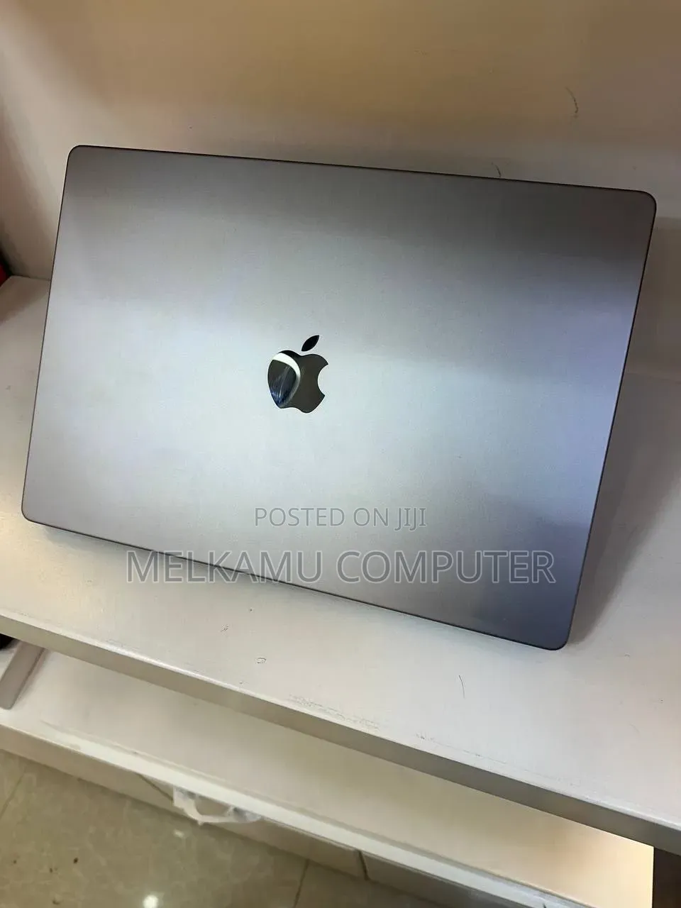 New Laptop Apple MacBook Pro 32GB Intel Core i7 SSD 512GB