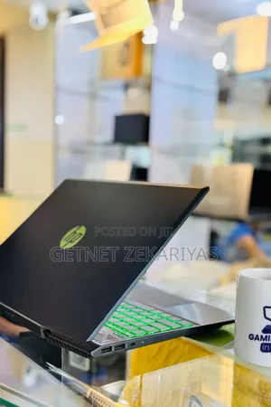New Laptop HP Pavilion 15 8GB Intel Core i5 SSD 256GB