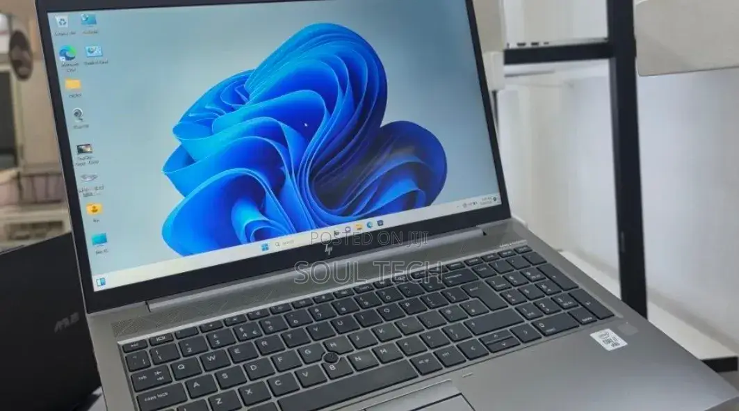 New Laptop HP ZBook Firefly 15 G7 16GB Intel Core i7 SSD 512GB