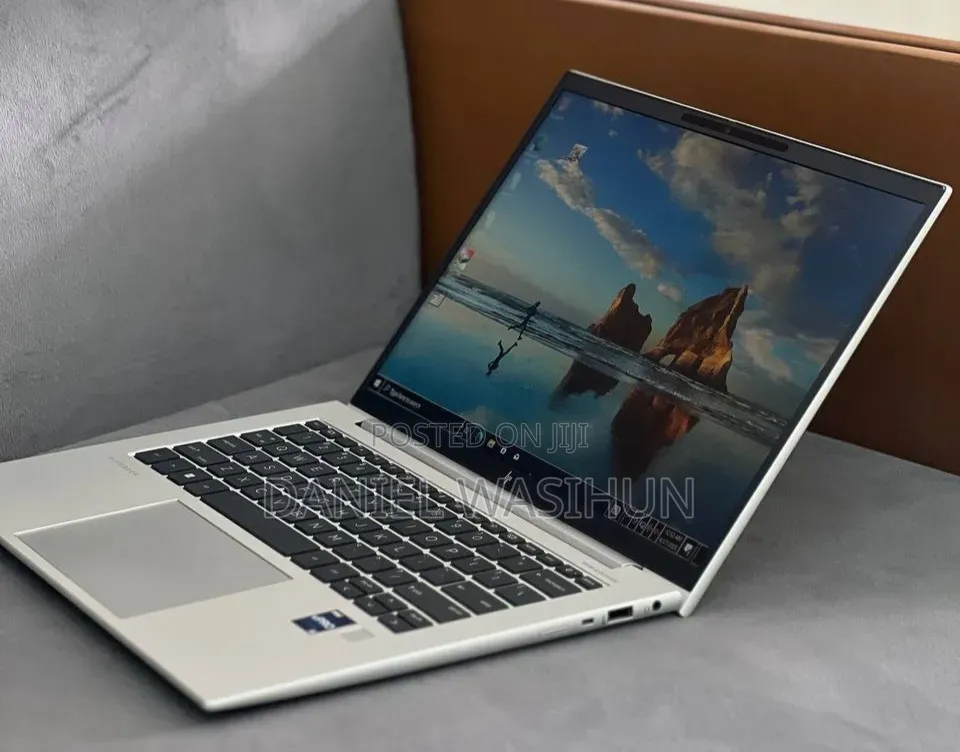 New Laptop HP EliteBook 840 G10 16GB Intel Core i7 SSD 512GB