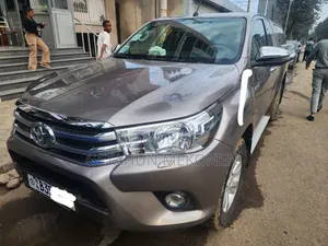 Toyota Hilux 2019 Gold