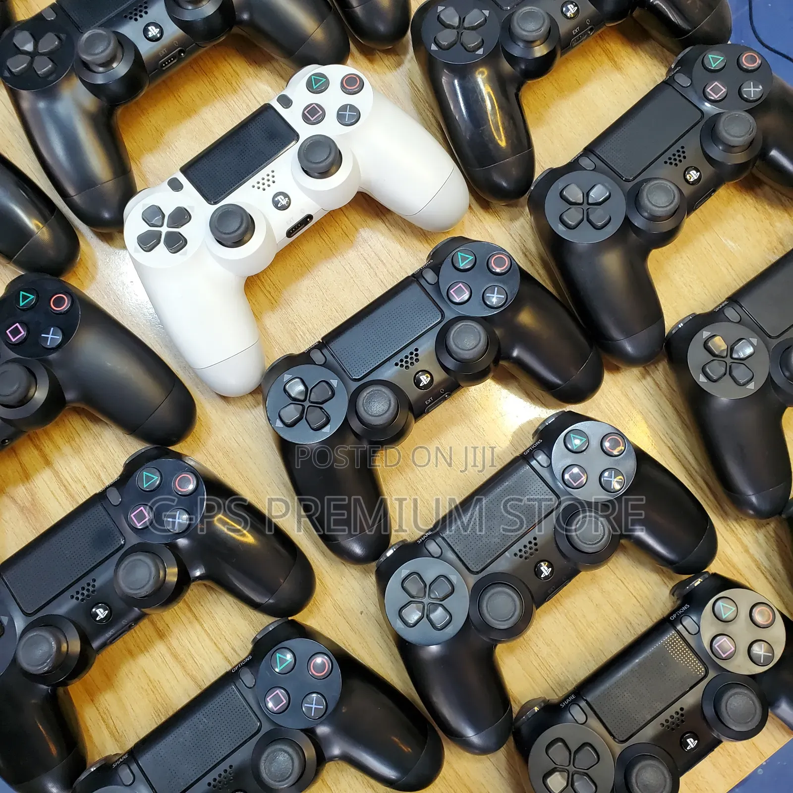 PlayStation 4 Original Joystick – Clean Condition
