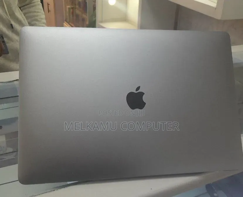 New Laptop Apple MacBook Pro 2018 16GB Intel Core i7 SSD 512GB