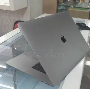 New Laptop Apple MacBook Pro 2018 16GB Intel Core i7 SSD 512GB