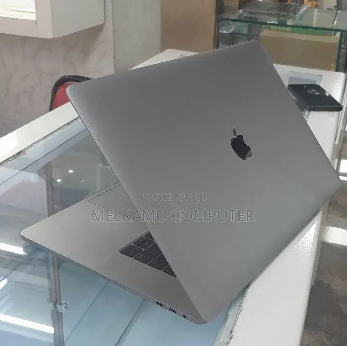 New Laptop Apple MacBook Pro 2018 16GB Intel Core i7 SSD 512GB