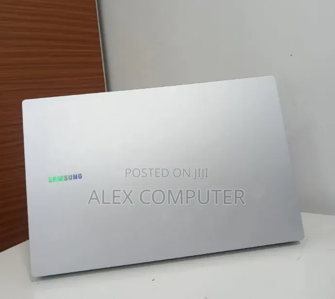 New Laptop Samsung Galaxy Book4 8GB SSD 512GB