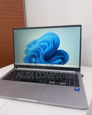 New Laptop Samsung Galaxy Book4 8GB SSD 512GB